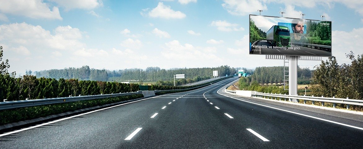 Otobanlarda Reklamın Zirvesi: 2025 Totem Fiyatları ve Stratejik Yatırım Rehberi