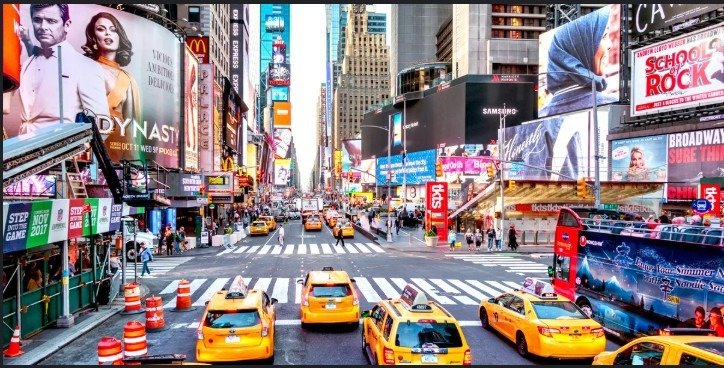 Outdoor Reklam Nedir? 7seven Media ile Şehirde Zorunlu Görünürlüğün Gücünü Keşfedin